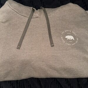 Olive green north face women’s hoodie. Great shape size large